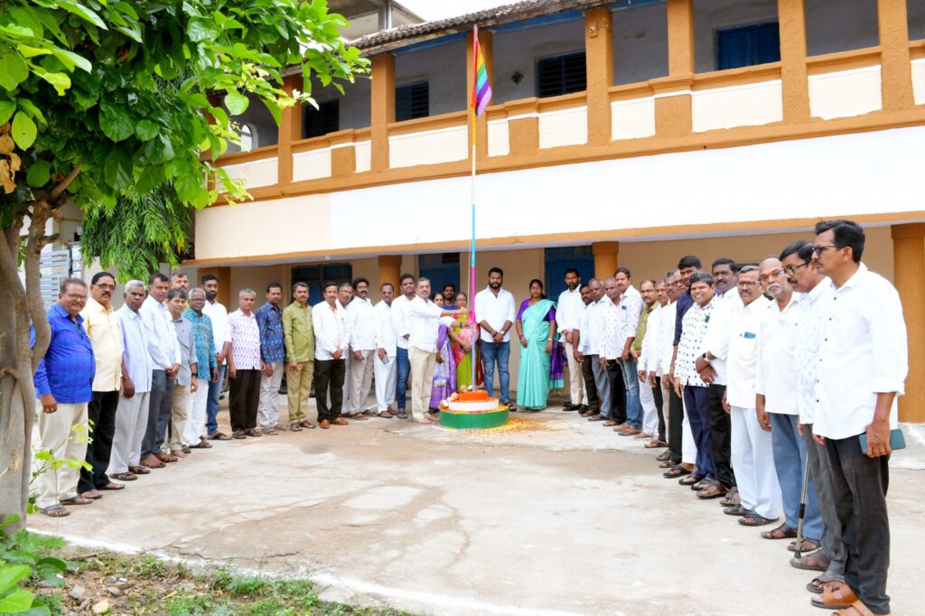నేతన్నల సంక్షేమానికి సహకార సంఘాల కృషి అభినందనీయం