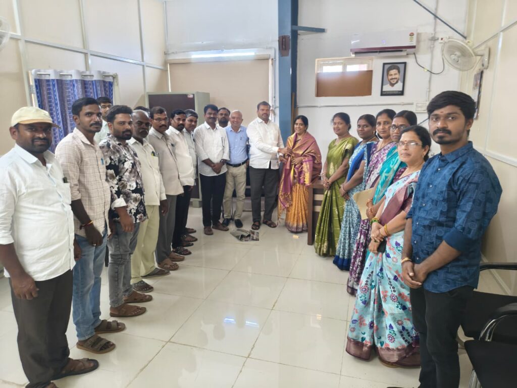 ఉత్తమ తహసీల్దార్‌ వీరబాయికి ఘన సన్మానం