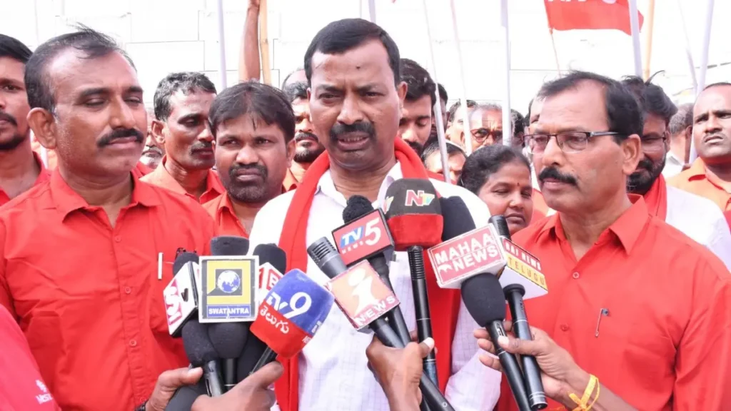 స్థానిక యువతకు ఉద్యోగాలు కల్పించాలి: సీపీఐ ఎమ్మెల్సీ నెల్లికంటి సత్యం