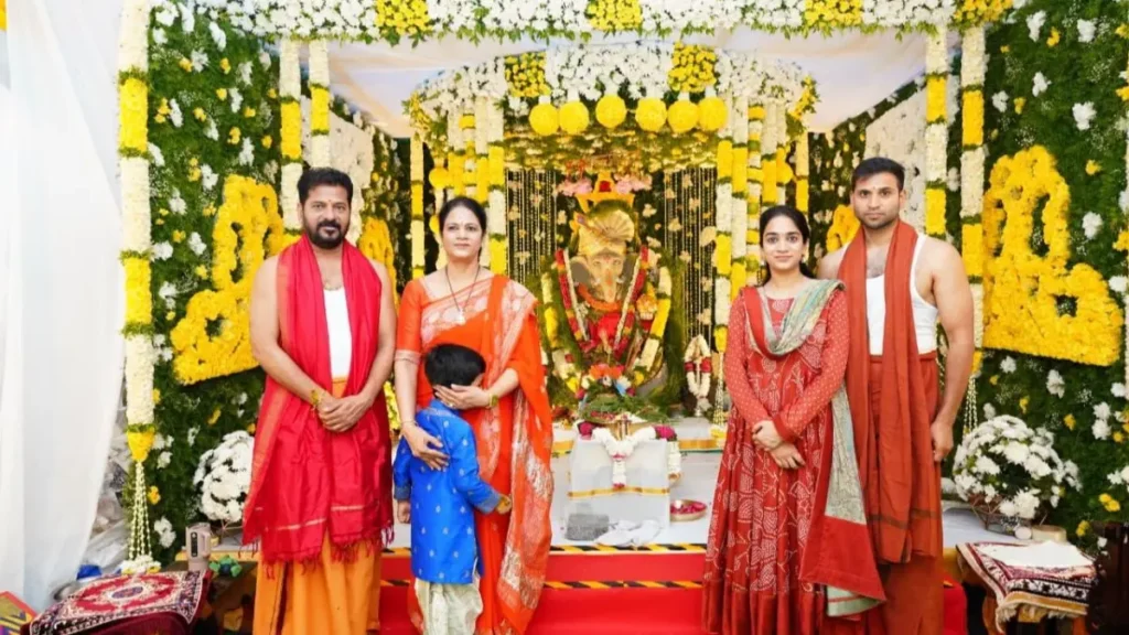 రాష్ట్ర ప్రజలంతా సుఖసంతోషాలతో వర్ధిల్లాలి
